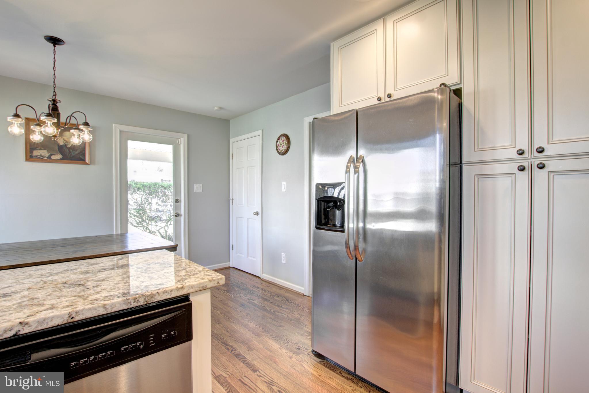 8900 Cromwell Drive Springfield, VA 22151 - Photo 5 of 40