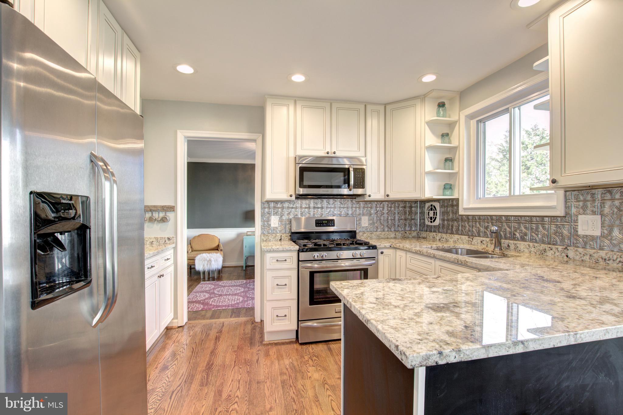 8900 Cromwell Drive Springfield, VA 22151 - Photo 6 of 40