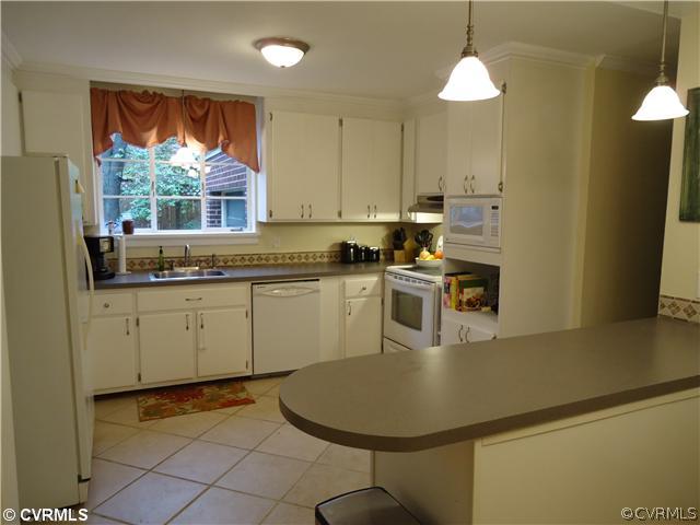 3329 Cooper Road Richmond, VA 23225 - Photo 2 of 12 Kitchen