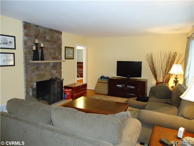 3329 Cooper Road Richmond, VA 23225 - Photo 3 of 12 Den/Family/Great Room