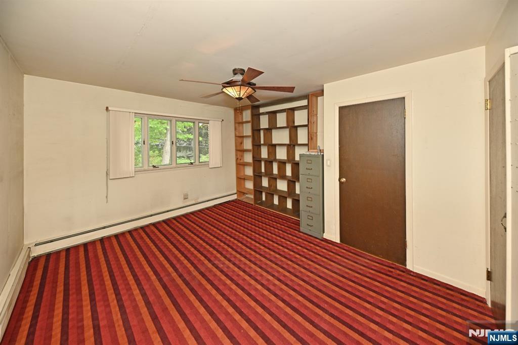 9 Lyncrest Drive Paramus, NJ 07652 - Photo 30 of 49