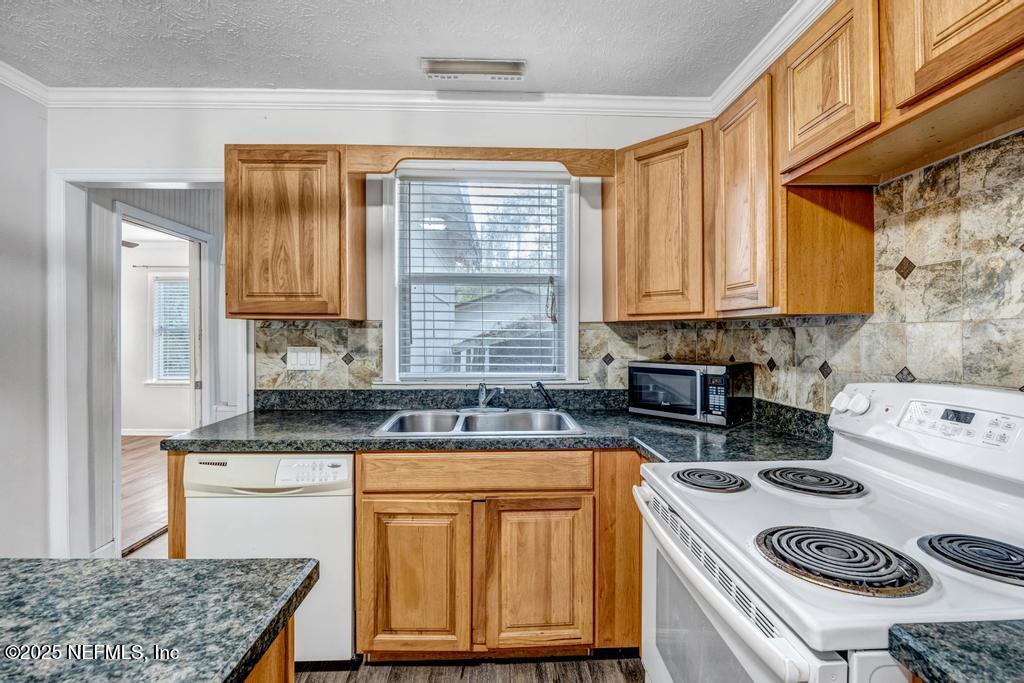 5140 Cruz Road Jacksonville, FL 32207 - Photo 11 of 28 5140 Cruz Rd -16
