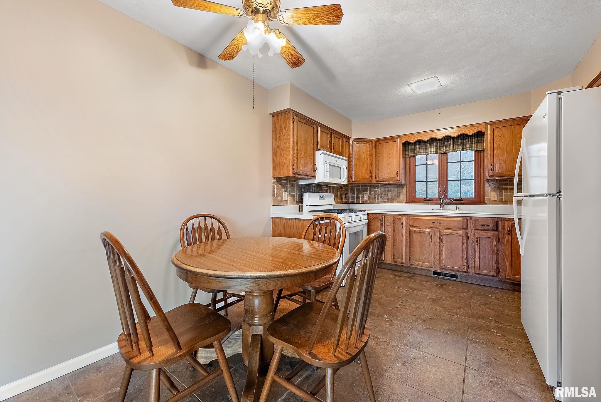 14029 78th Avenue West Taylor Ridge, IL 61284 - Photo 11 of 23 Gallery Image 11