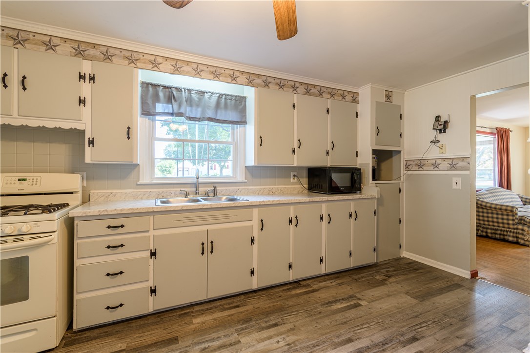 232 Dorsey Road Greece, NY 14616 - Photo 7 of 32