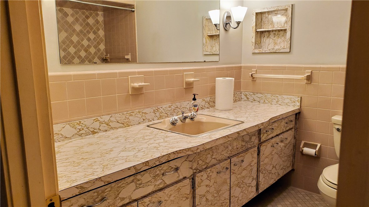 102 Deerfield Road Cranston, RI 02920 - Photo 12 of 25