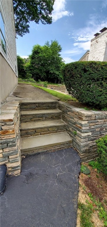 102 Deerfield Road Cranston, RI 02920 - Photo 17 of 25 Side access to yard