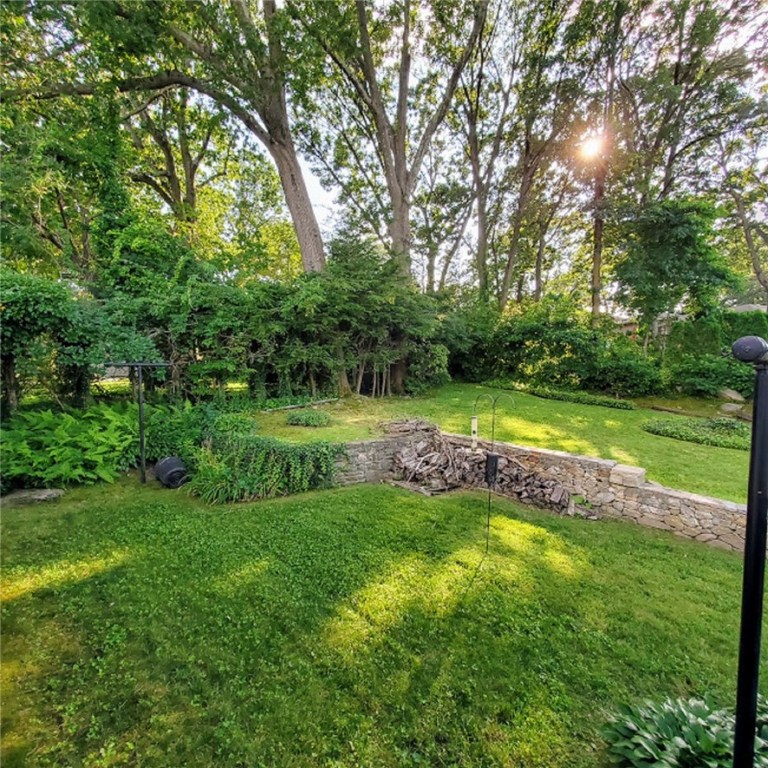 102 Deerfield Road Cranston, RI 02920 - Photo 20 of 25