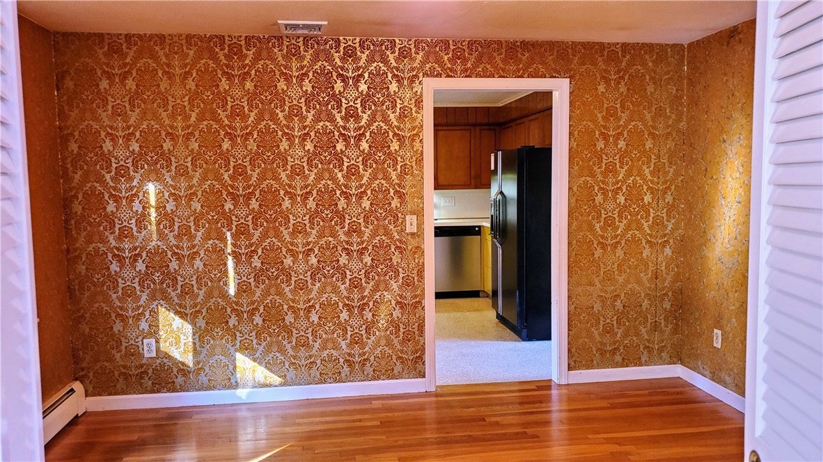 102 Deerfield Road Cranston, RI 02920 - Photo 4 of 25