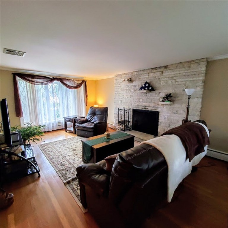102 Deerfield Road Cranston, RI 02920 - Photo 6 of 25