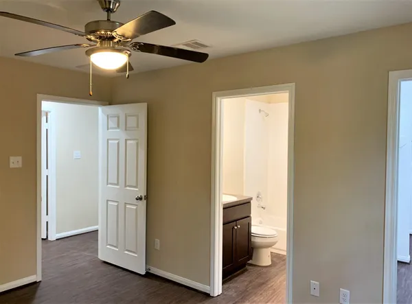 $1,530 | 429 North Carolina Street, Houston, TX 77029