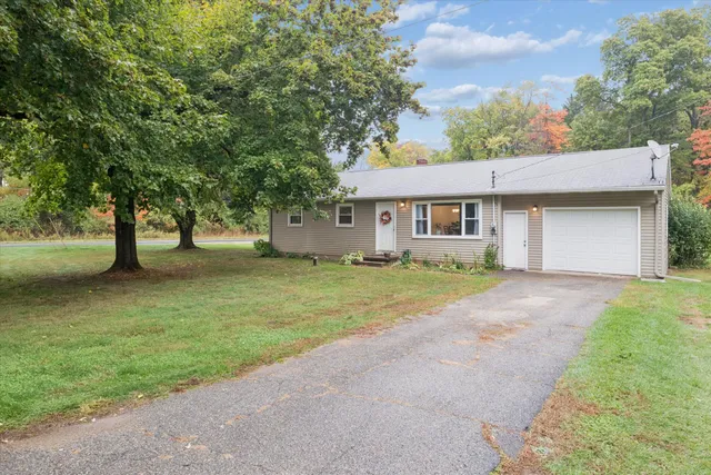 $208,000 | 13017 Brockway Drive, Vicksburg, MI 49097