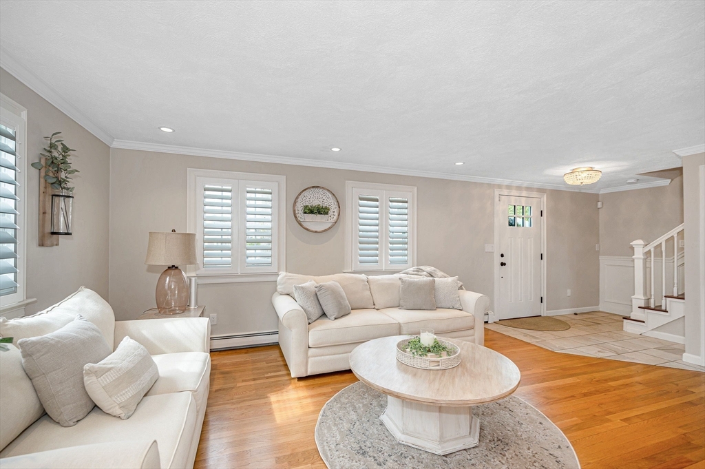 29 Riverside Drive Reading, MA 01867 - Photo 4 of 42 Gallery Image 4