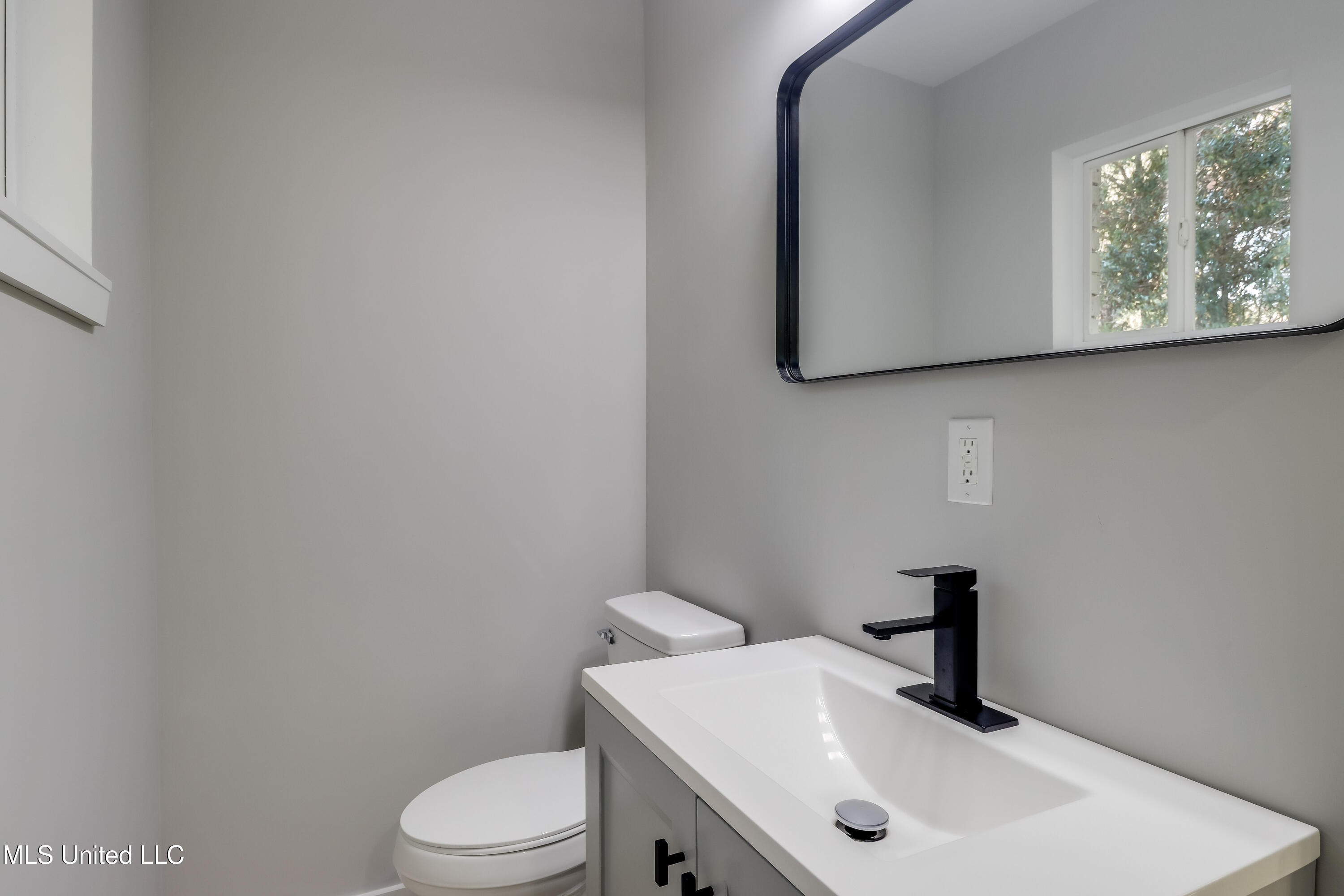 5709 Meadowview Drive Moss Point, MS 39562 - Photo 14 of 19 Photo Dec 10 2025, 3 39 45 PM (2)