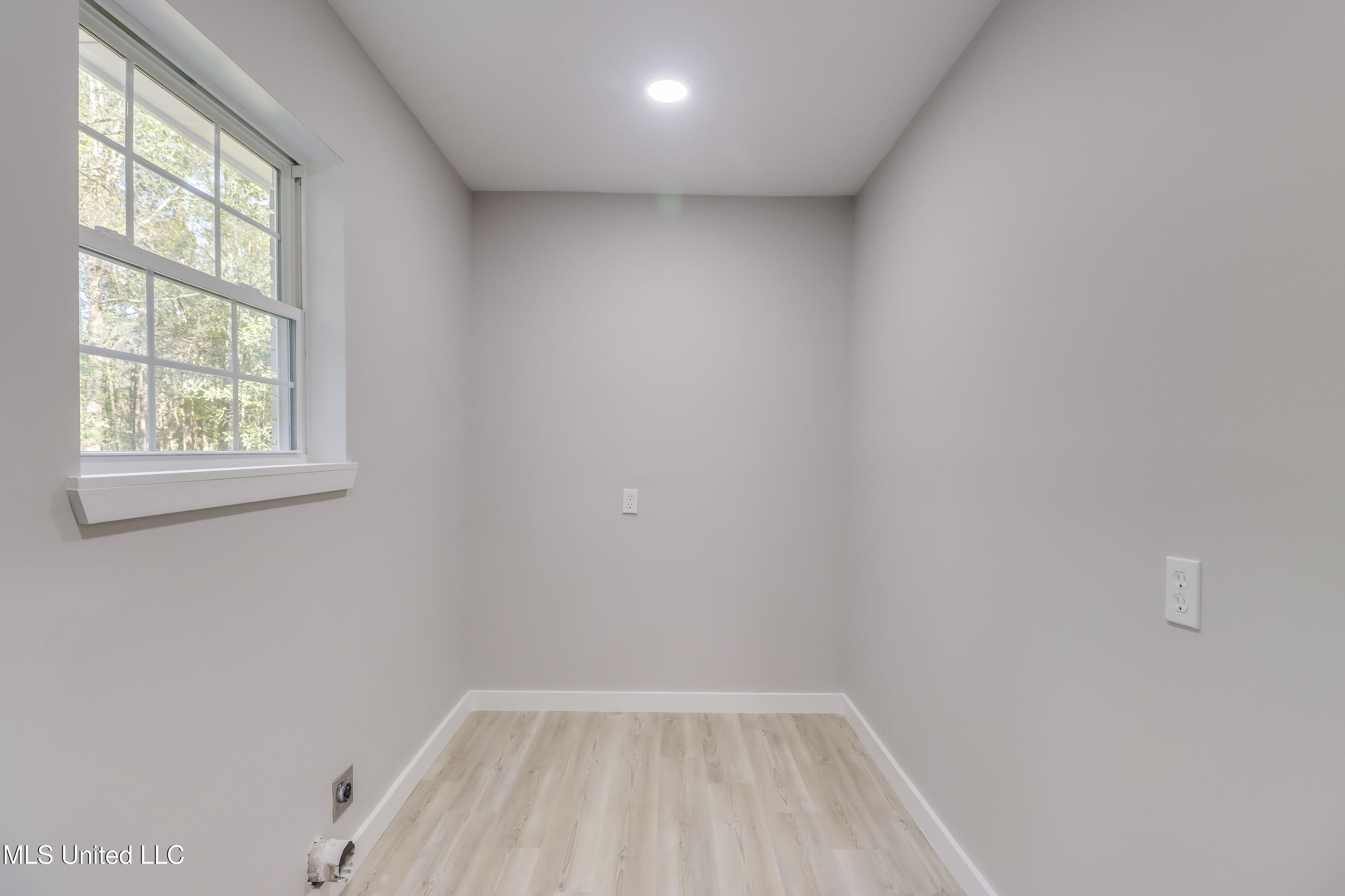 5709 Meadowview Drive Moss Point, MS 39562 - Photo 6 of 19 Photo Dec 10 2025, 3 36 29 PM (2)