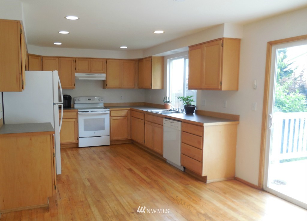 17618 128th Avenue Southeast Renton, WA 98058 - Photo 4 of 25 Gallery Image 4