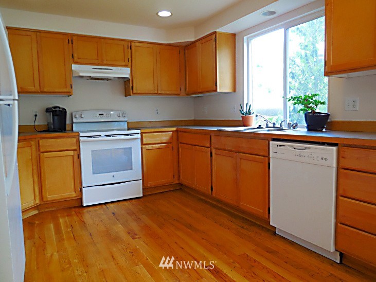 17618 128th Avenue Southeast Renton, WA 98058 - Photo 5 of 25 Gallery Image 5