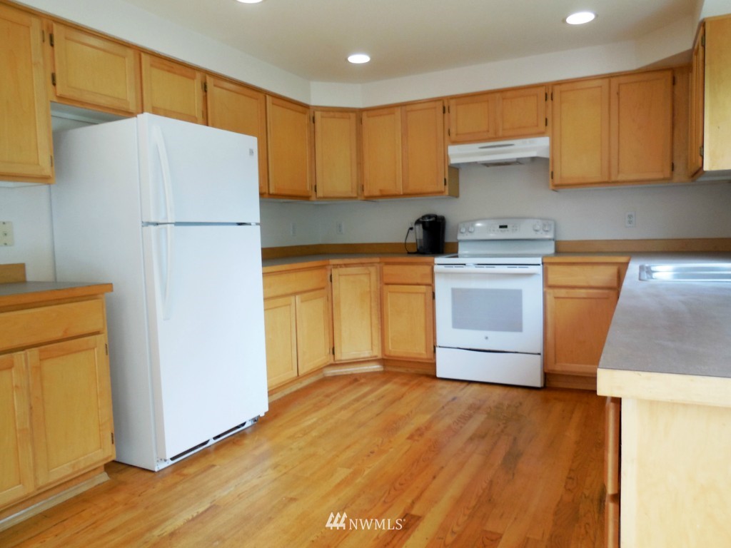 17618 128th Avenue Southeast Renton, WA 98058 - Photo 6 of 25 Gallery Image 6