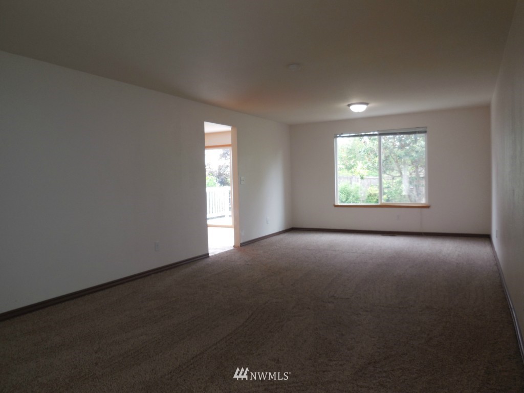 17618 128th Avenue Southeast Renton, WA 98058 - Photo 9 of 25 Gallery Image 9