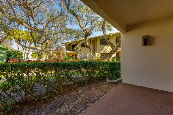 $3,000 | 910 East Causeway Boulevard, Unit B5, Vero Beach, FL 32963