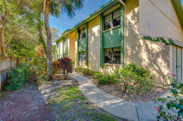 $3,000 | 910 East Causeway Boulevard, Unit B5, Vero Beach, FL 32963
