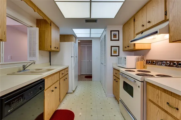 $3,000 | 910 East Causeway Boulevard, Unit B5, Vero Beach, FL 32963