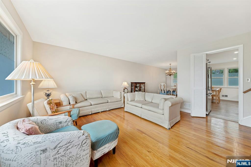320 West Clinton Avenue Bergenfield, NJ 07621 - Photo 5 of 37