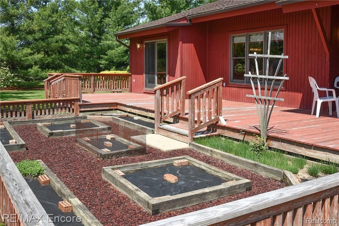 5845 Genesee Road Lapeer, MI 48446 - Photo 25 of 99 Large Herb Garden