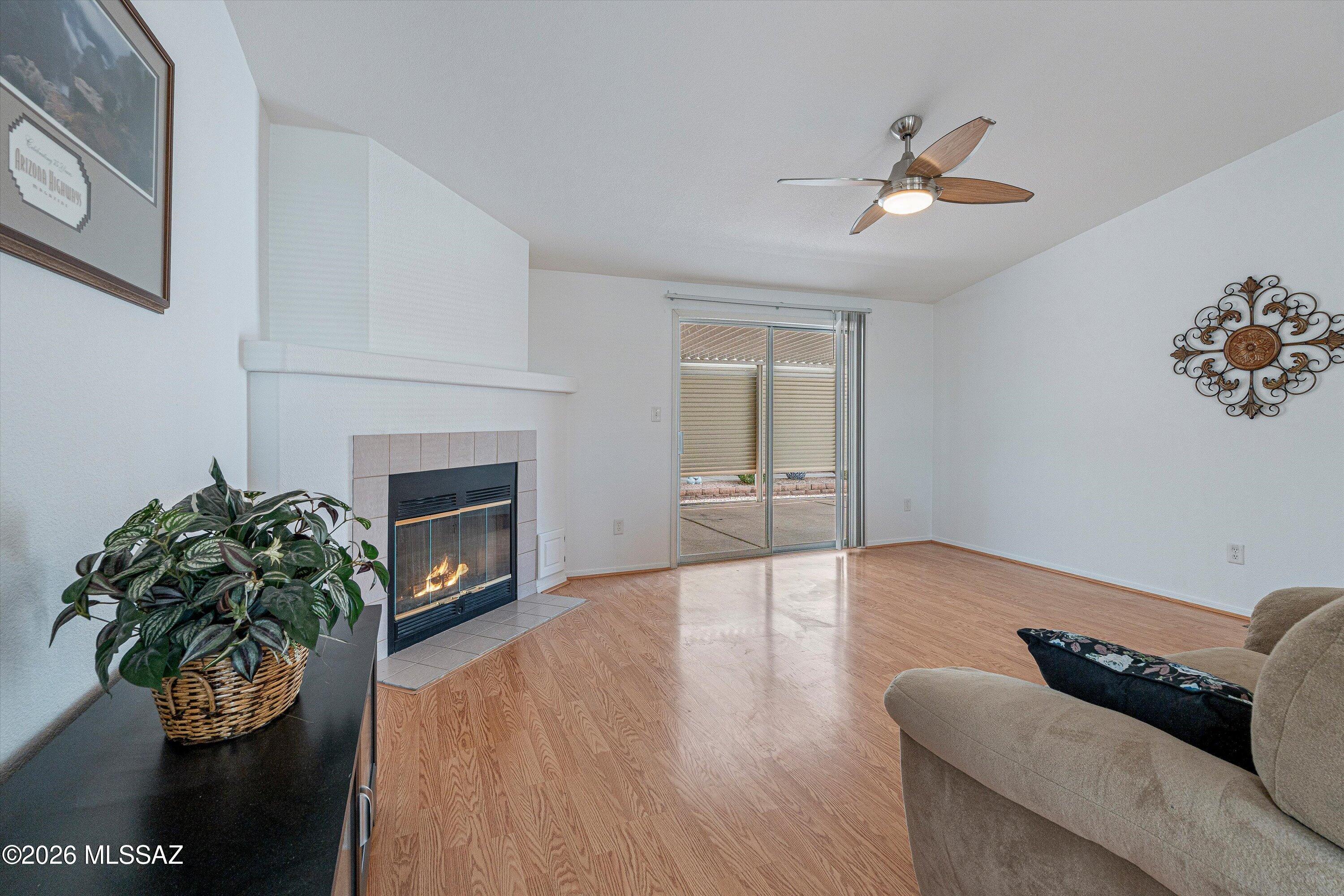 8401 South Kolb Road, Unit 524 Tucson, AZ 85756 - Photo 11 of 31 Living Room