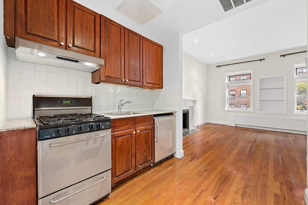 59 East 73rd Street, Unit 5F Manhattan, NY 10021 - Photo 3 of 6