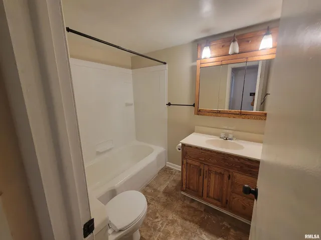 $93,900 | 705 South 11th Street, Herrin, IL 62948