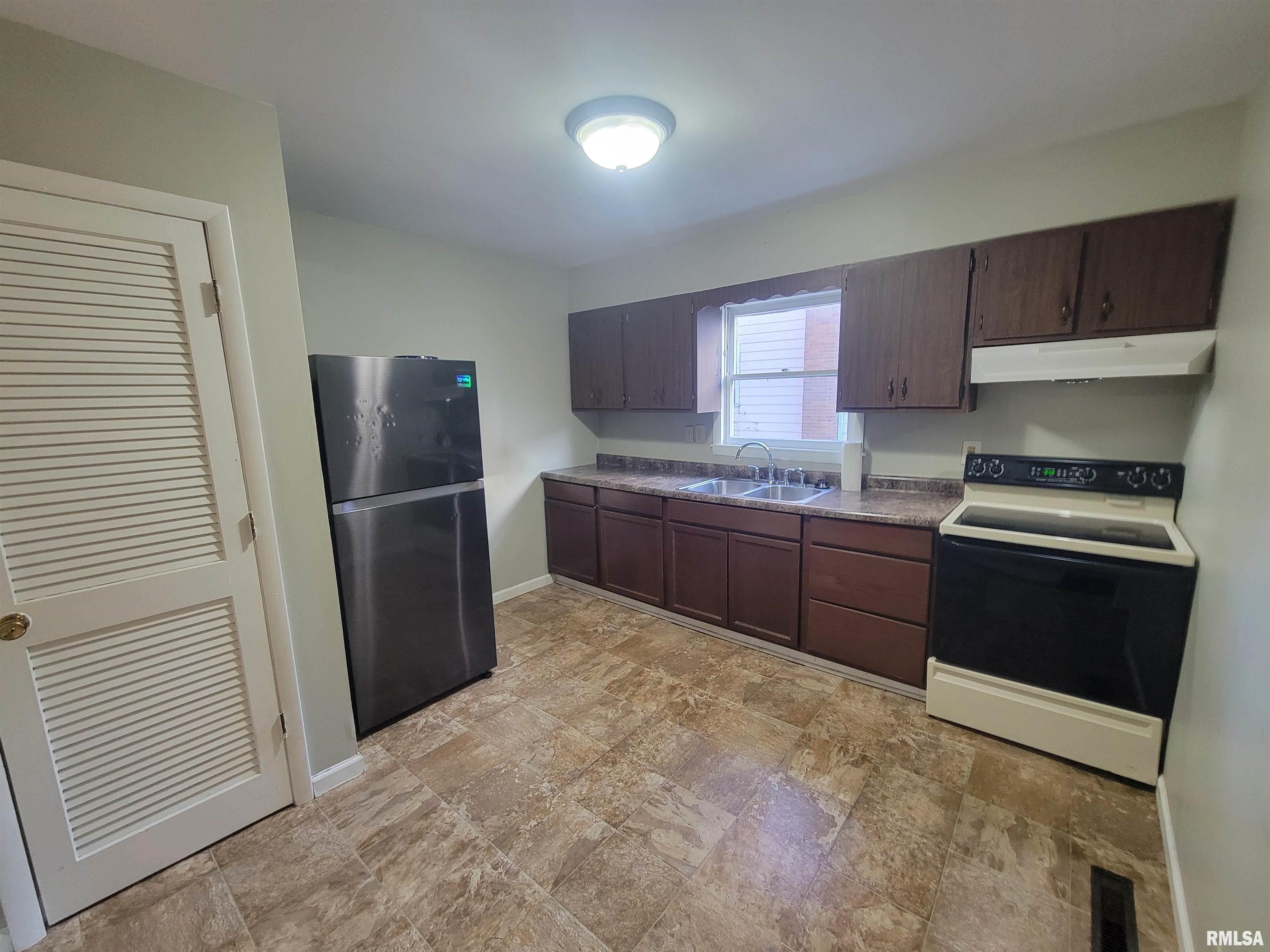 705 South 11th Street Herrin, IL 62948 - Photo 10 of 12