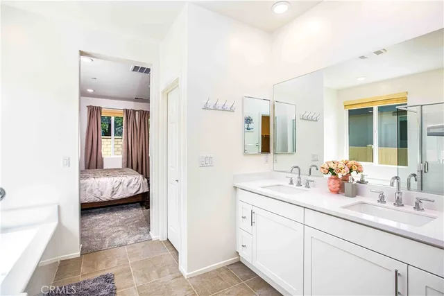 a en suite bathroom with a double sink and mirror