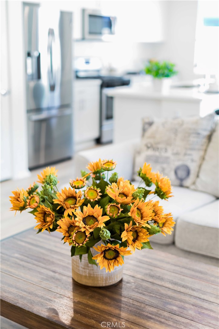 14563 Gulfstream Lane Moreno Valley, CA 92553 - Photo 4 of 30 a vase of flowers sitting on a table