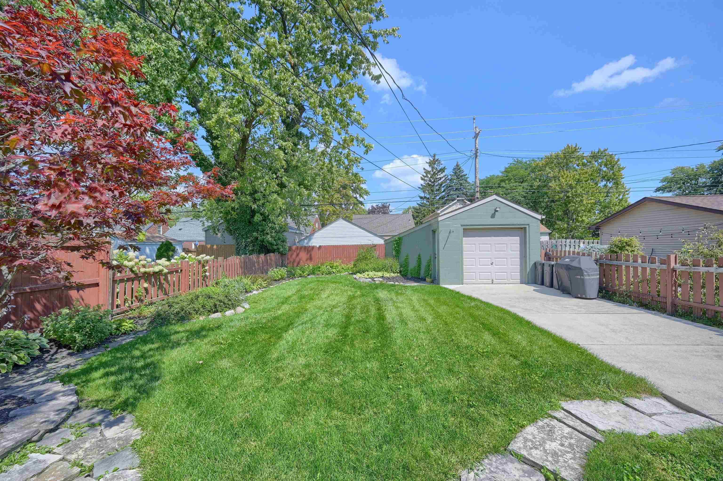 1496 Roslyn Road Grosse Pointe Woods, MI 48236 - Photo 3 of 36