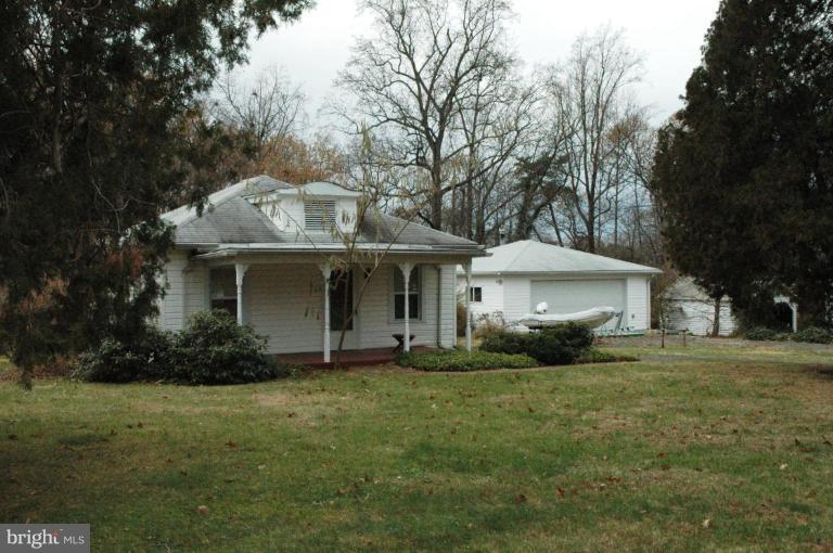 9080 St Anthonys Road King George, VA 22485 - Photo 5 of 8 Front yard, circular drive and 2-car garage