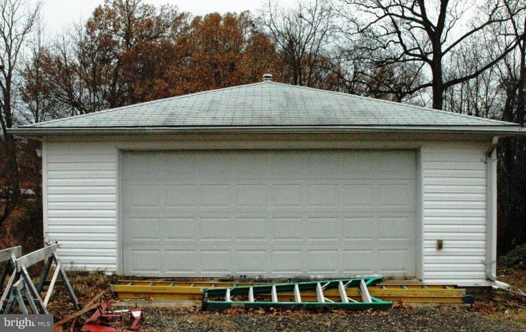 9080 St Anthonys Road King George, VA 22485 - Photo 6 of 8 Garage
