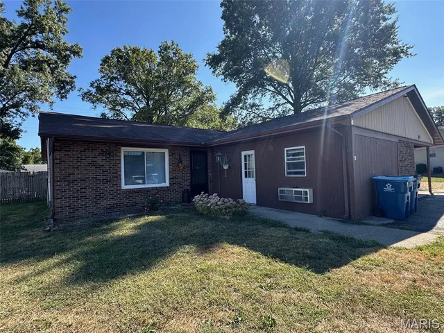 $239,900 | 111 East Poos Drive, New Baden, IL 62265