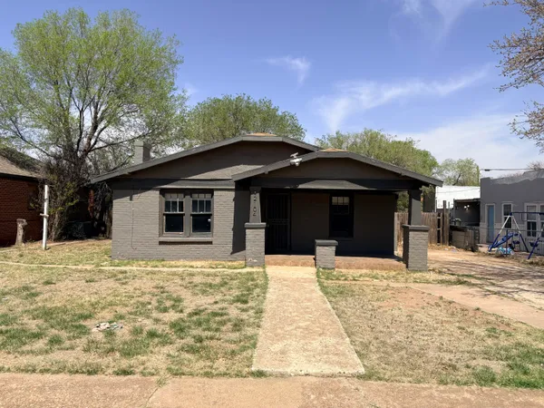 $1,700 | 2104 20th Street, Lubbock, TX 79411