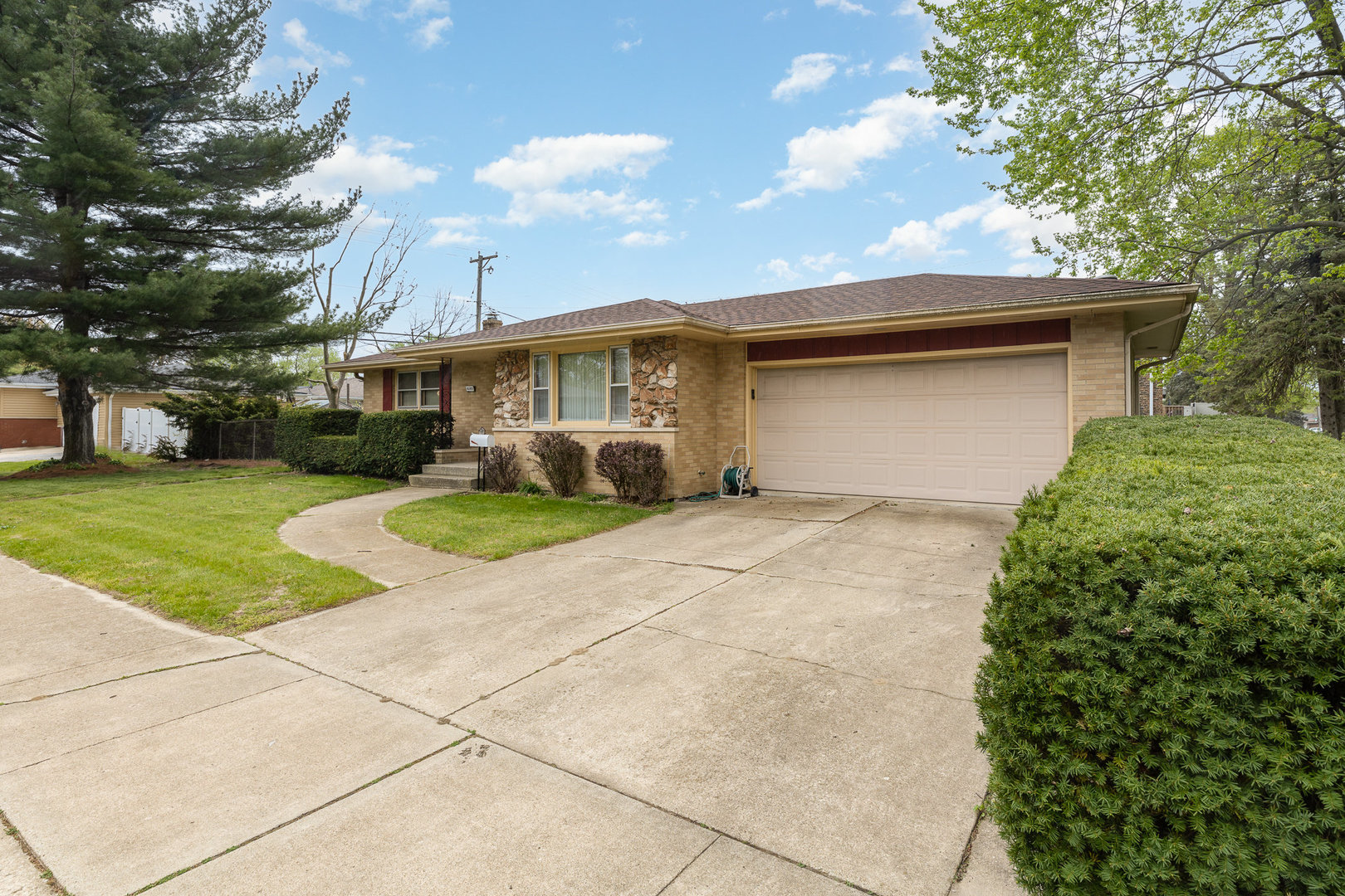 18303 Bock Road Lansing, IL 60438 - Photo 28 of 29 a front view of a house with garden
