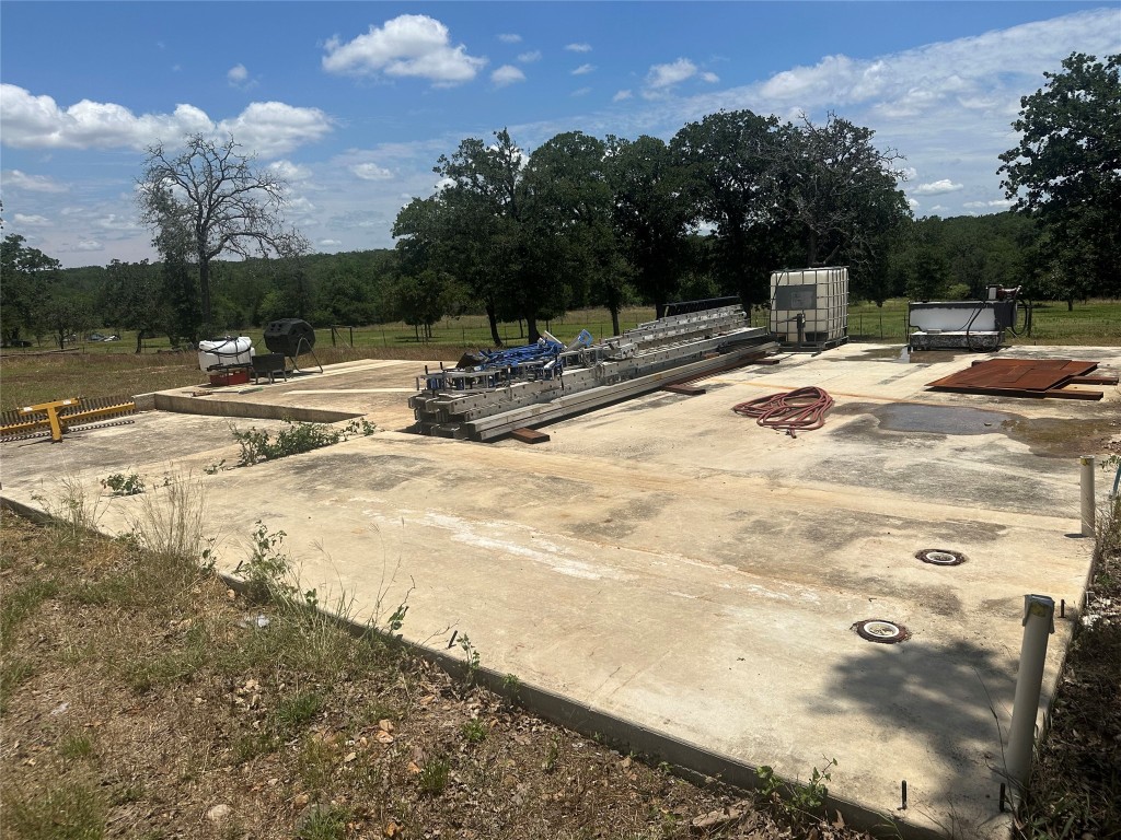 1231 Oak Grove Road Luling, TX 78648 - Photo 17 of 40 a swimming pool with outdoor seating and outdoor kitchen