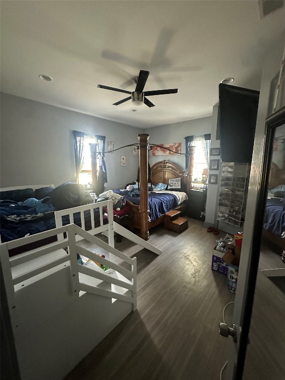 1231 Oak Grove Road Luling, TX 78648 - Photo 38 of 40 a living room with furniture and a flat screen tv