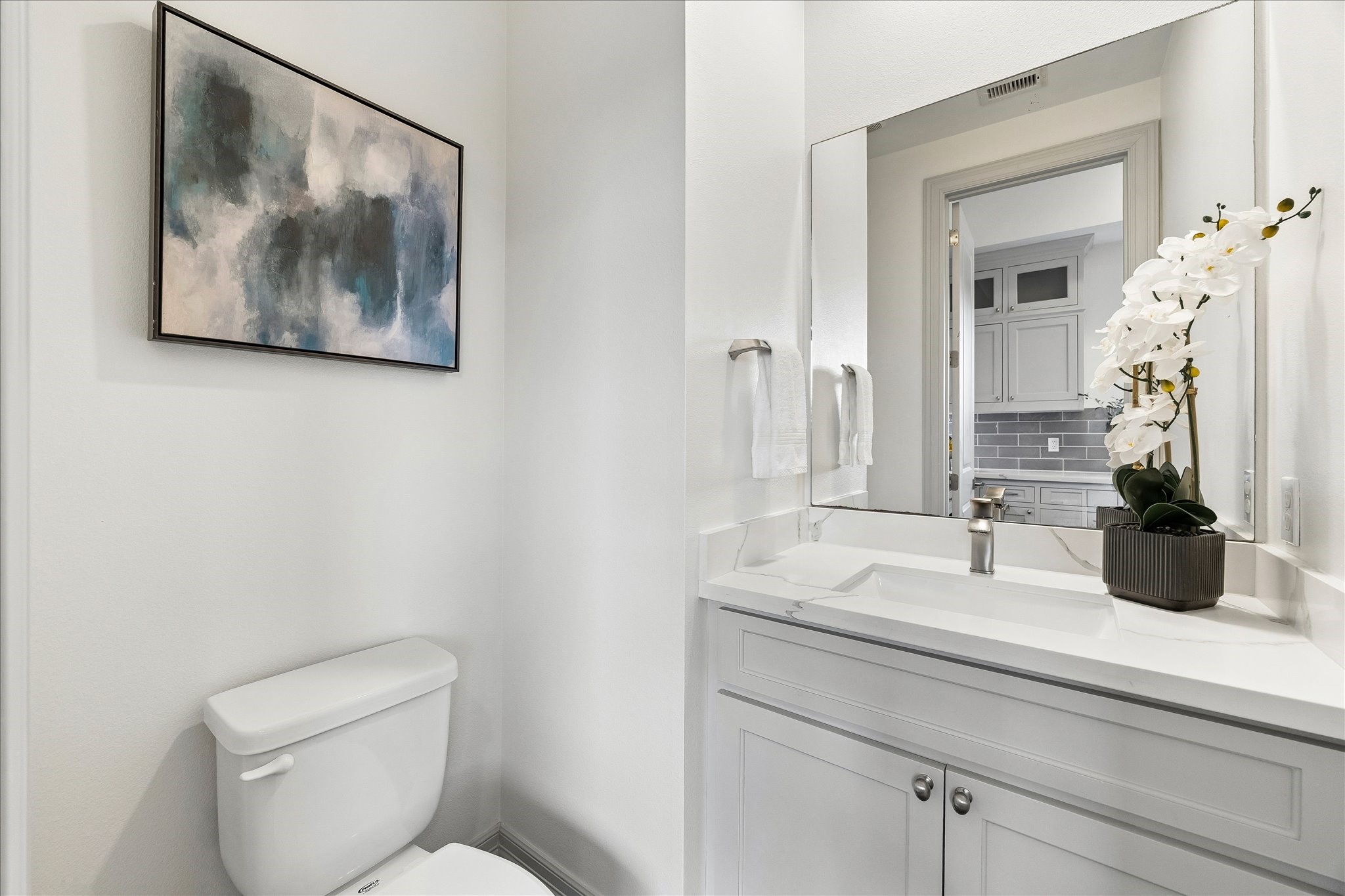 1012 Robin Street Houston, TX 77019 - Photo 32 of 36 2nd Floor half bathroom.