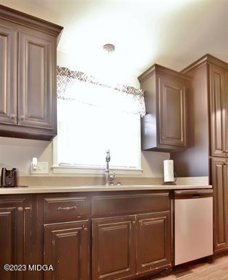 514 Ashby Way Warner Robins, GA 31088 - Photo 12 of 26 a kitchen with a sink and cabinets