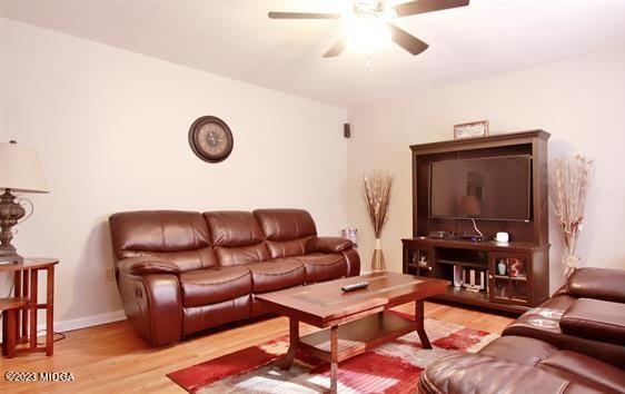 514 Ashby Way Warner Robins, GA 31088 - Photo 3 of 26 a living room with furniture