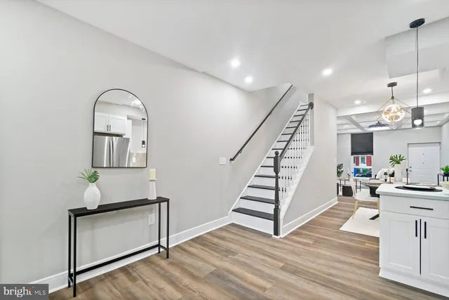 a view of entryway and kitchen