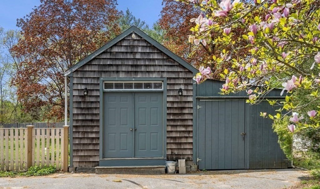 64 Larkin Road Newbury, MA 01922 - Photo 29 of 33 a front view of a house with a tree