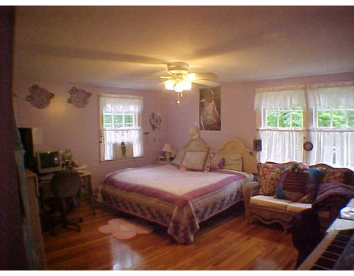 121 Fowler Road Northbridge, MA 01534 - Photo 8 of 10