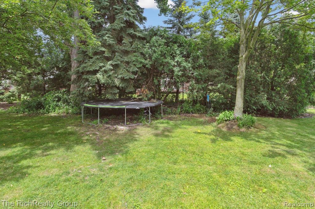 44180 Richmond Road Canton, MI 48187 - Photo 43 of 45