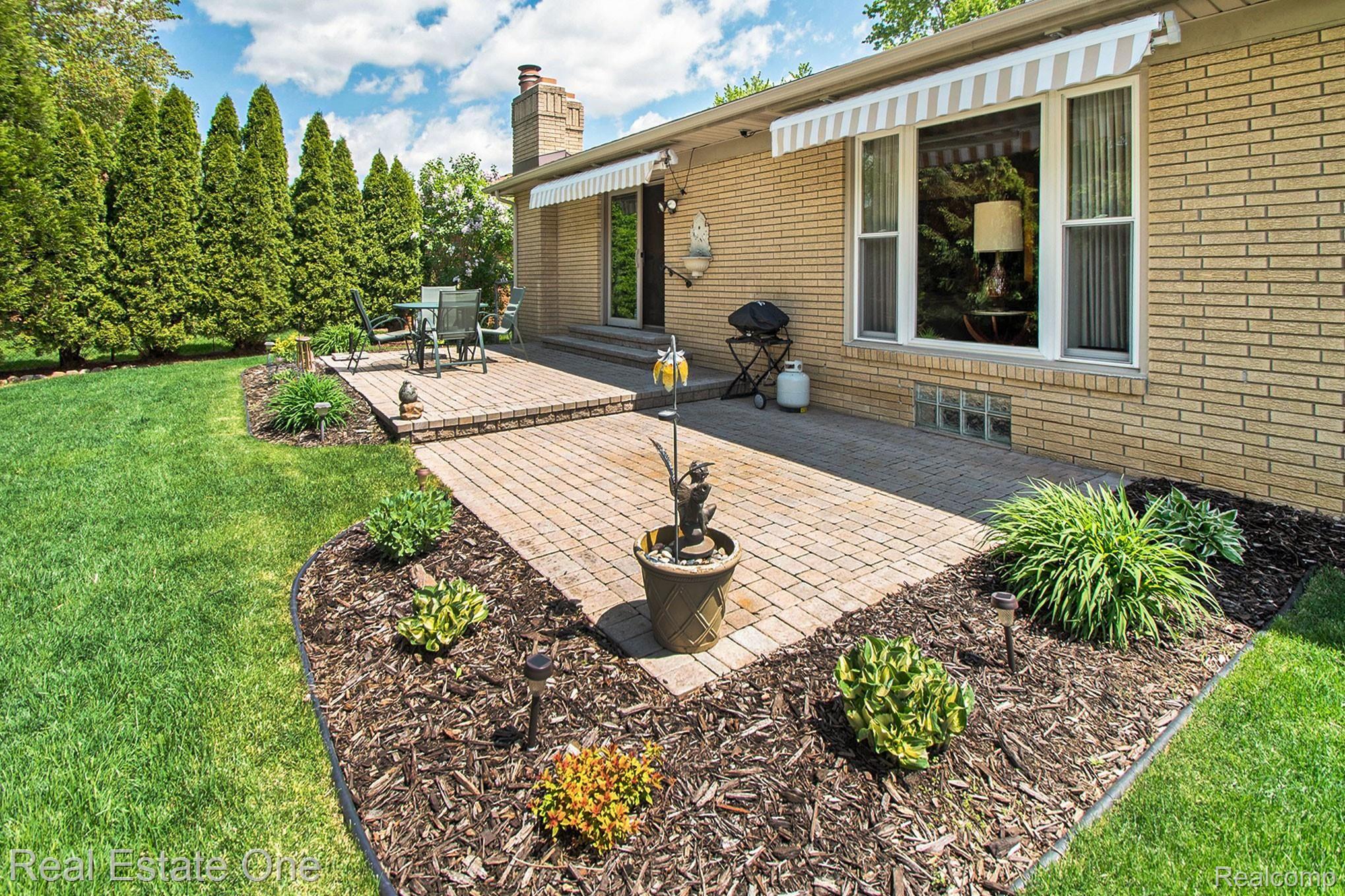 11198 Afton Road Southgate, MI 48195 - Photo 24 of 25 Nice remot controled patio covering