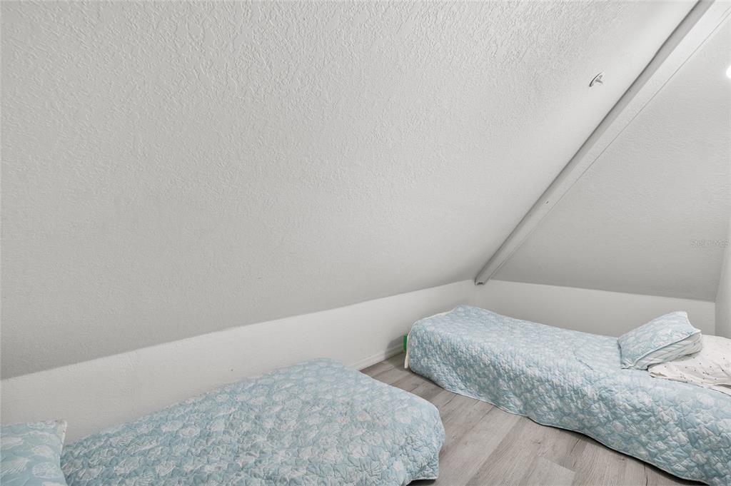 8798 Grand Avenue Boca Grande, FL 33921 - Photo 31 of 64 a bedroom with a bed